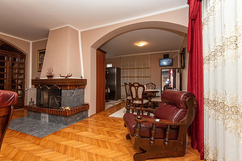 Wohn- und Geschäftshaus in Sutomor zu verkaufen